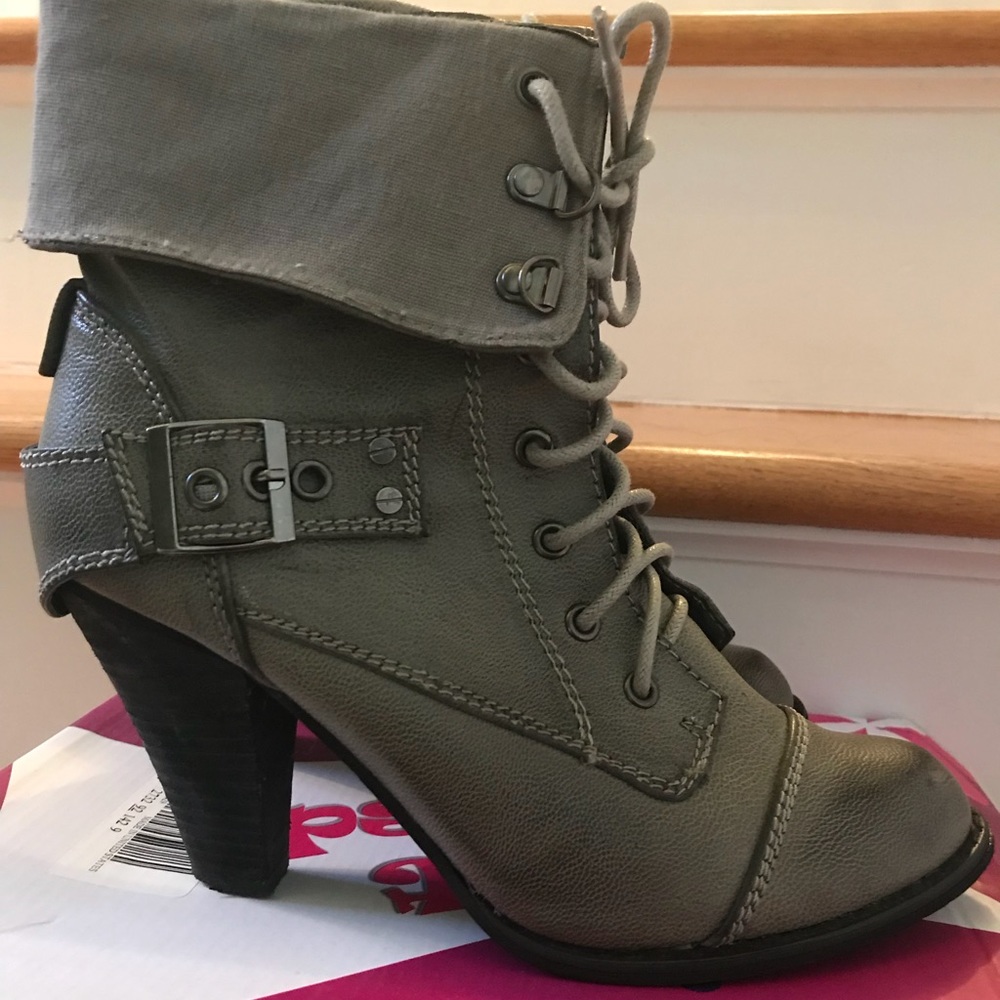 Not rated side saddle boots gray size 9 vegan